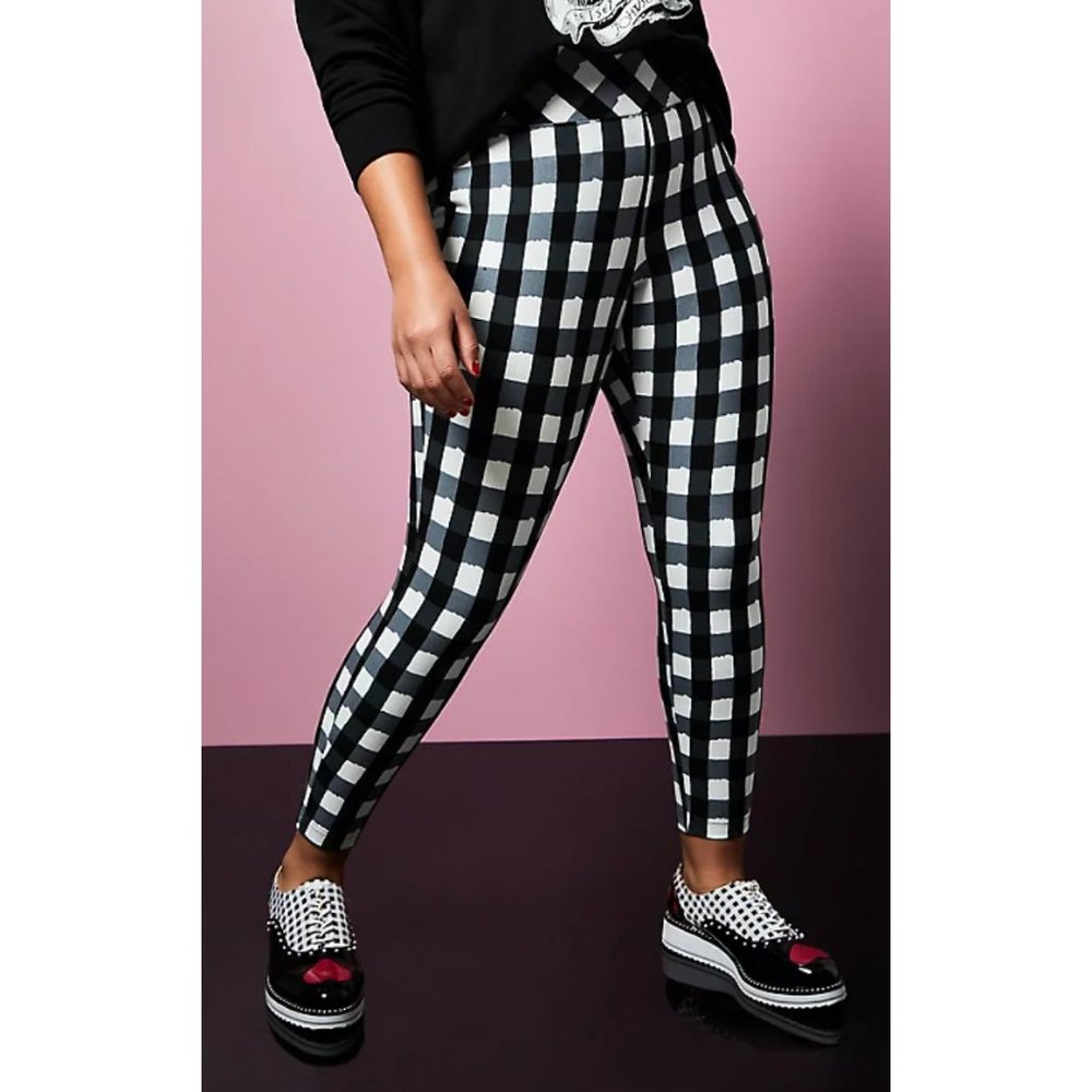 NWT Torrid Betsey Johnson Black and White Plaid Pixie Pant